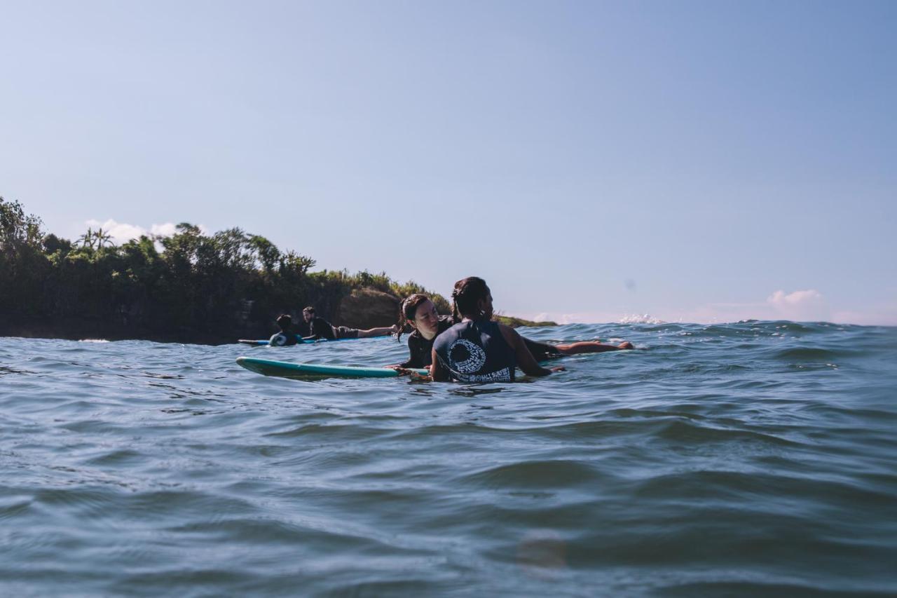 Tanah Lot Seaside Tribe - Boutique Surf Stay & Retreat מראה חיצוני תמונה