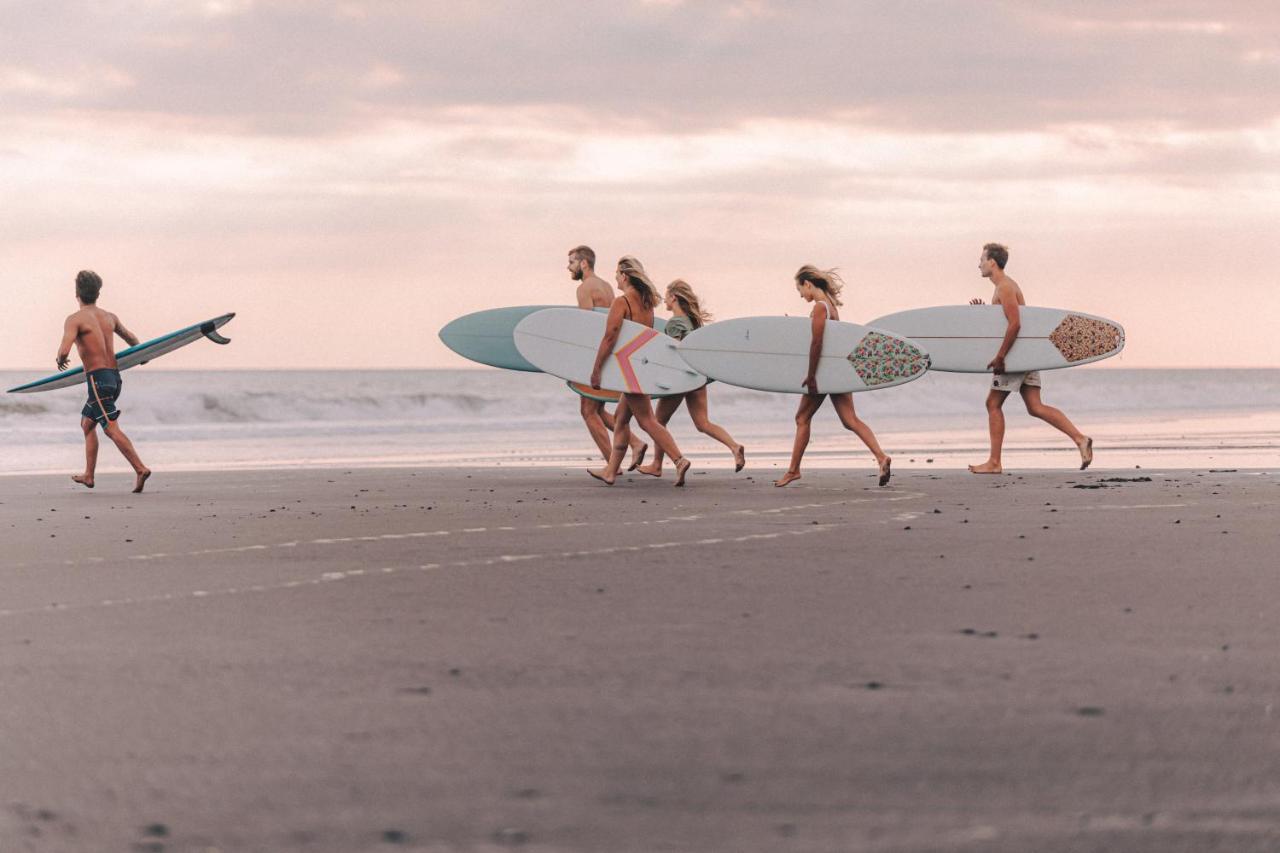 Tanah Lot Seaside Tribe - Boutique Surf Stay & Retreat מראה חיצוני תמונה