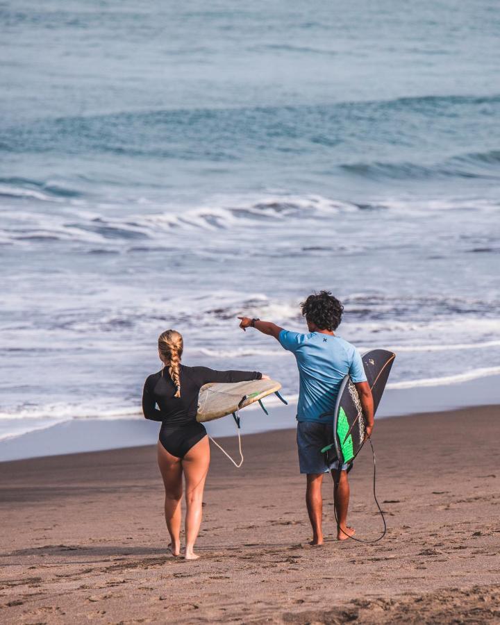 Tanah Lot Seaside Tribe - Boutique Surf Stay & Retreat מראה חיצוני תמונה