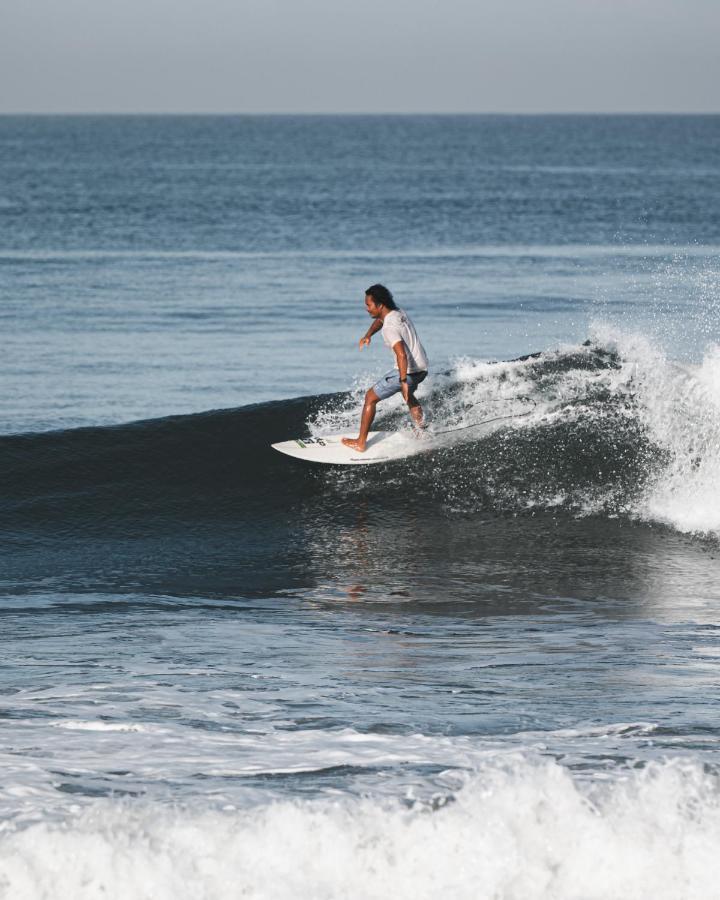 Tanah Lot Seaside Tribe - Boutique Surf Stay & Retreat מראה חיצוני תמונה